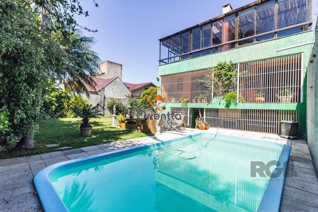 Casa com 470m², 4 dormitórios no bairro Jardim São Pedro em Porto Alegre para Comprar