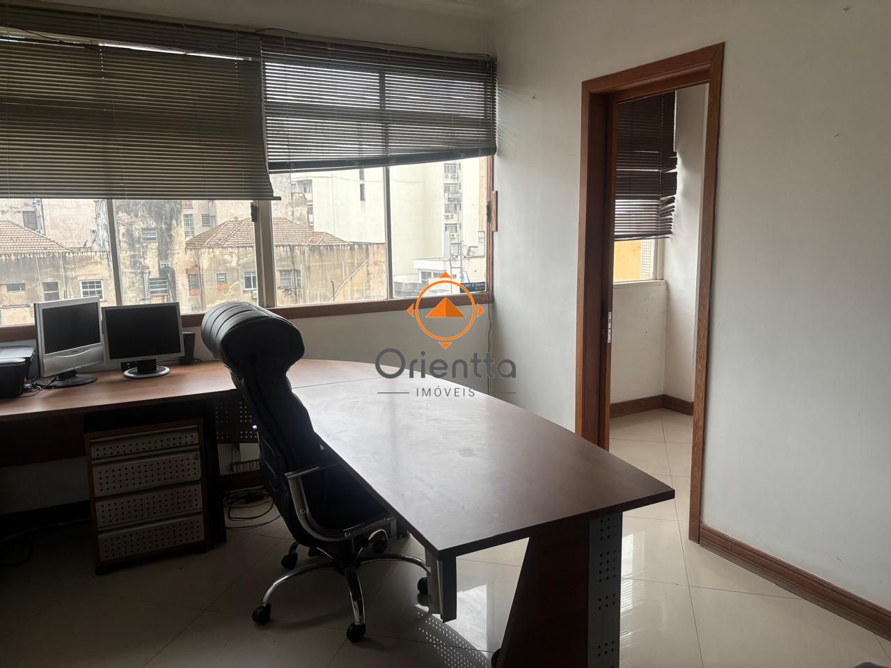 Sala Comercial, 1 dormitório no bairro Centro Histórico em Porto Alegre para Comprar