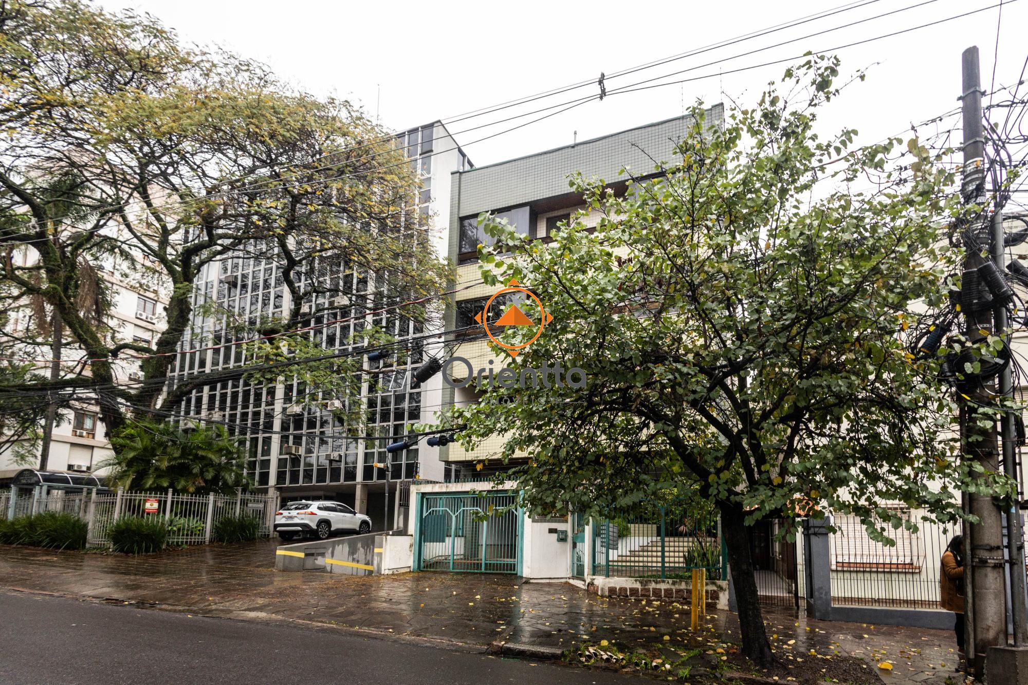 Apartamento, 2 dormitórios no bairro Moinhos de Vento em Porto Alegre para Comprar