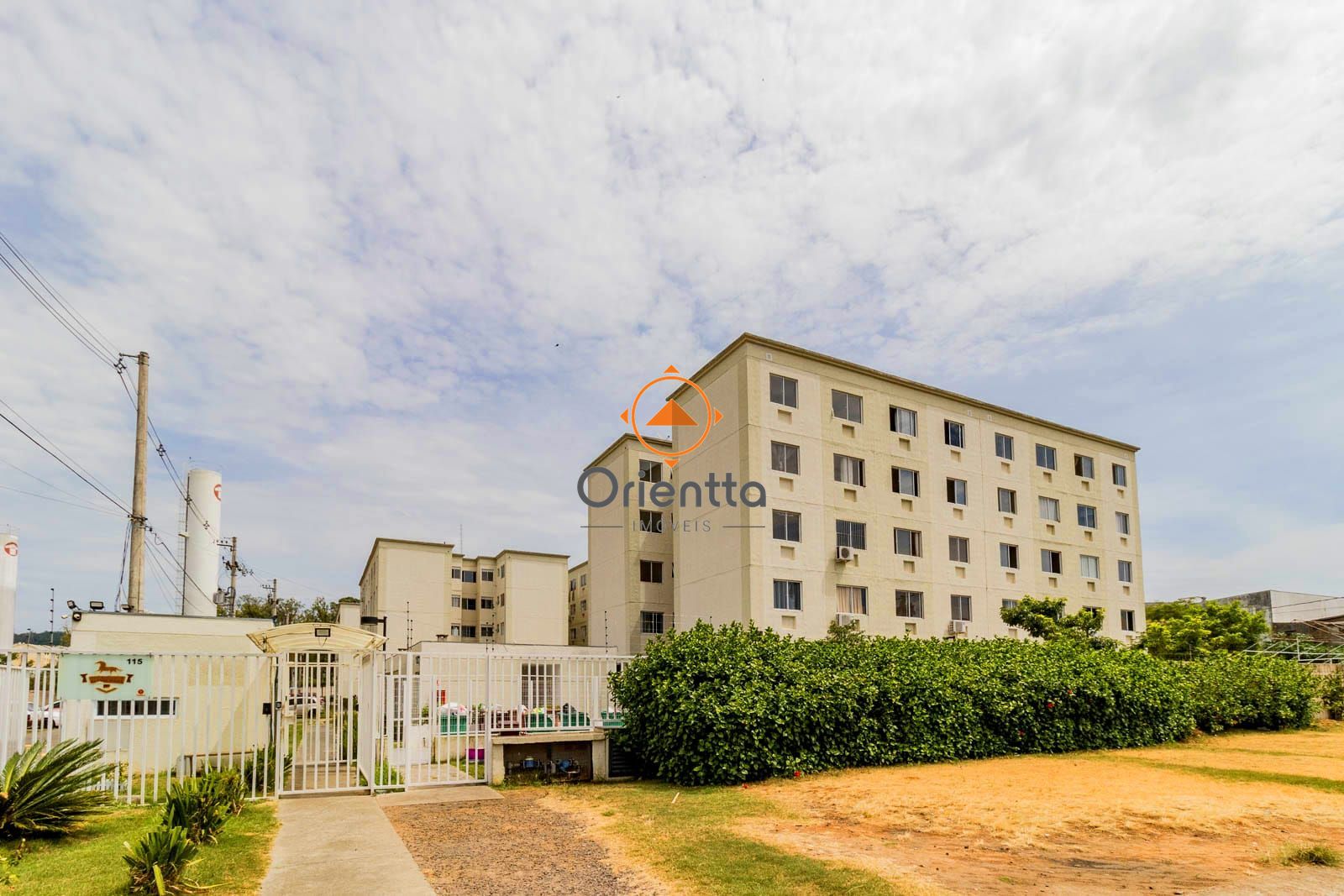 Apartamento, 2 dormitórios no bairro Mário Quintana em Porto Alegre para Comprar