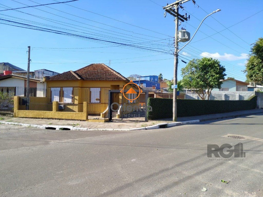Casa com 143m², 3 dormitórios no bairro Partenon em Porto Alegre para Comprar