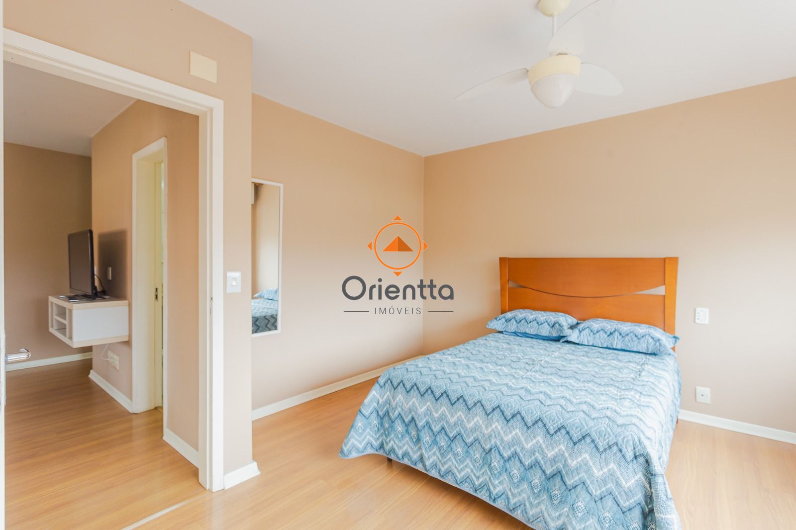 Apartamento, 2 dormitórios no bairro Medianeira em Porto Alegre para Comprar