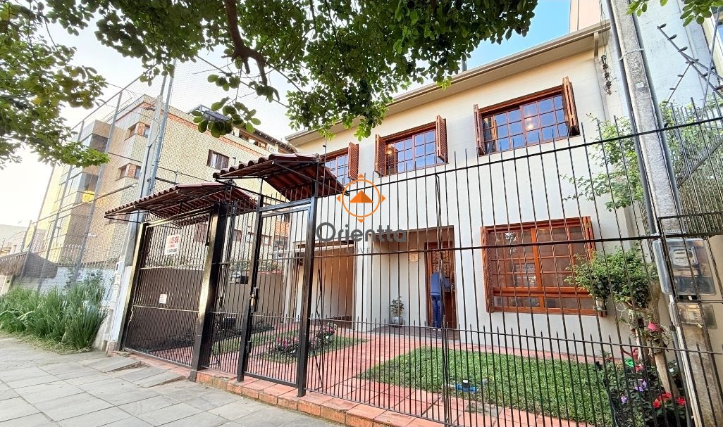 Casa, 3 dormitórios no bairro Menino Deus em Porto Alegre para Comprar
