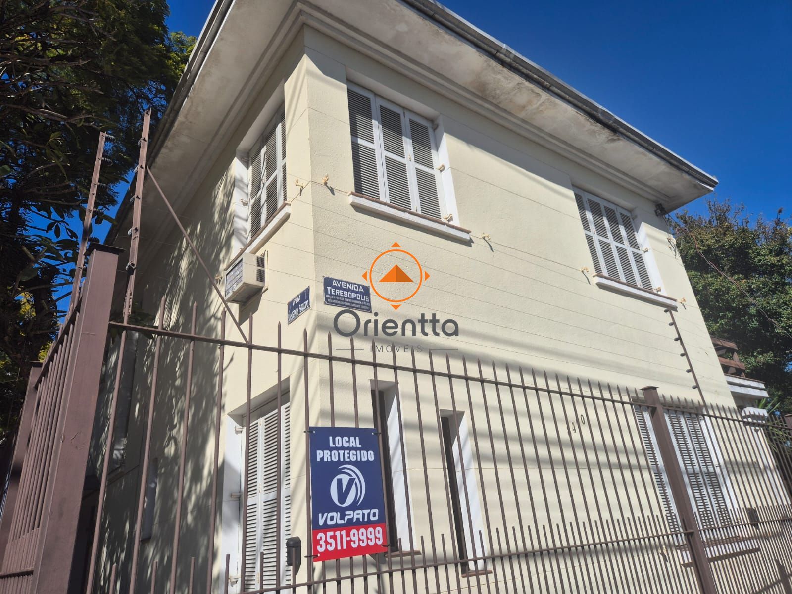 Casa, 3 dormitórios no bairro Teresópolis em Porto Alegre para Comprar