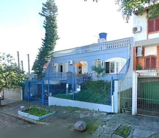 Casa, 4 dormitórios no bairro Vila Ipiranga em Porto Alegre para Comprar
