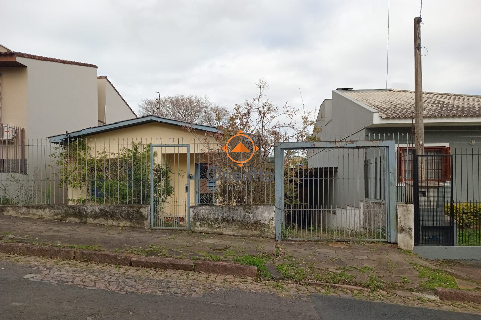 Casa, 3 dormitórios no bairro Nonoai em Porto Alegre para Comprar
