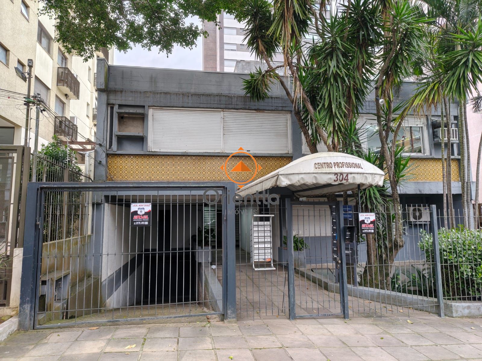 Sala Comercial, 1 dormitório no bairro Petrópolis em Porto Alegre para Comprar