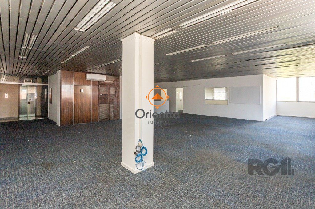 Sala Comercial no bairro Centro Histórico em Porto Alegre para Comprar
