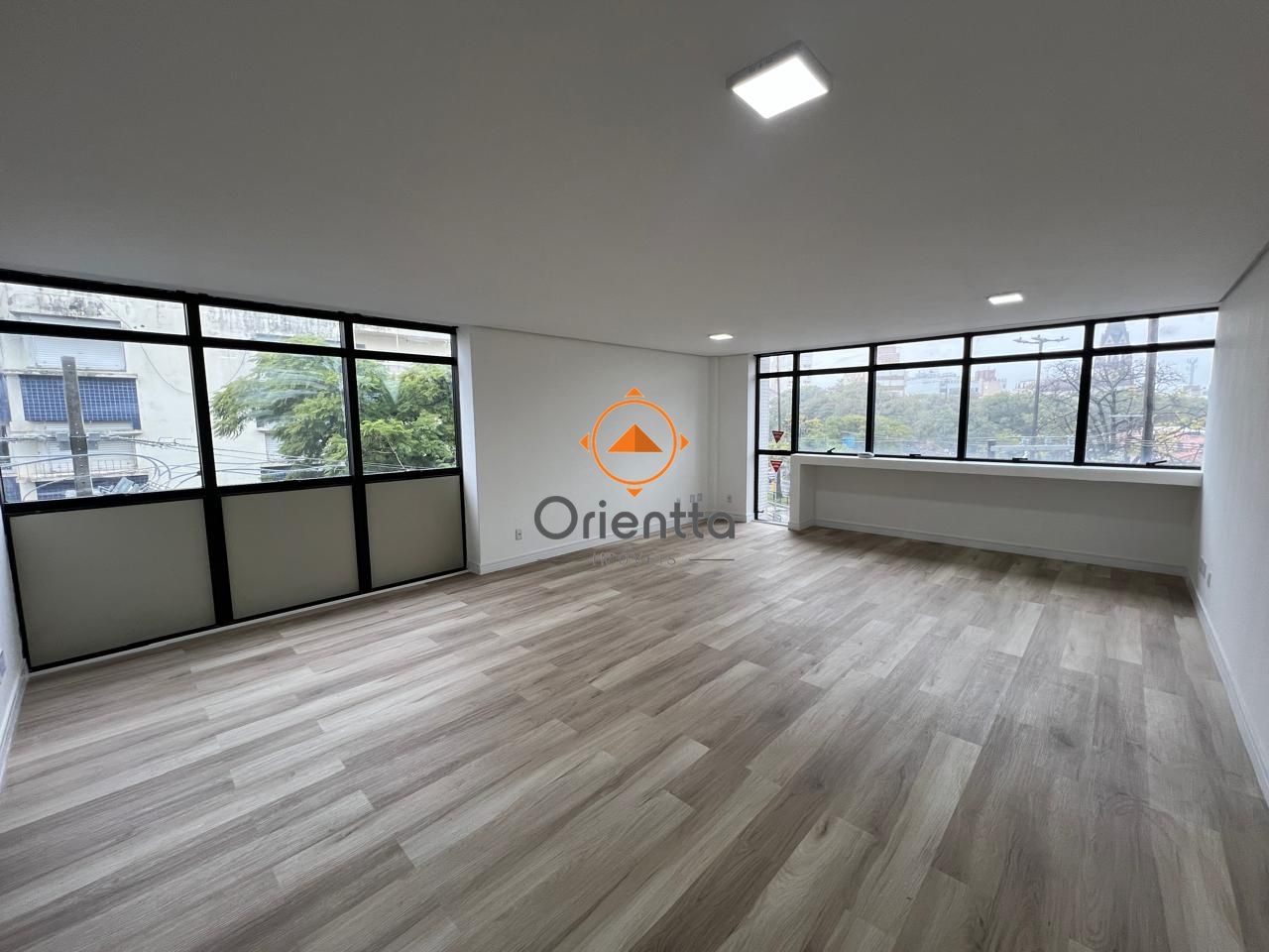 Sala Comercial, 1 dormitório no bairro Bom Fim em Porto Alegre para Comprar