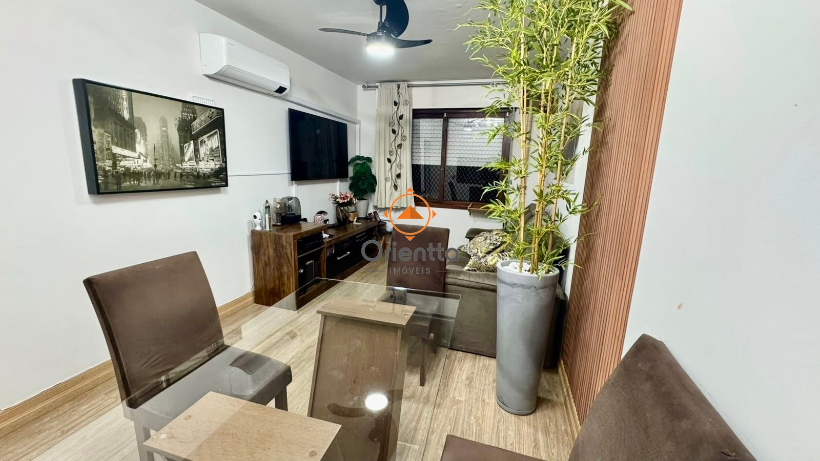 Apartamento, 2 dormitórios no bairro Vila Ipiranga em Porto Alegre para Comprar