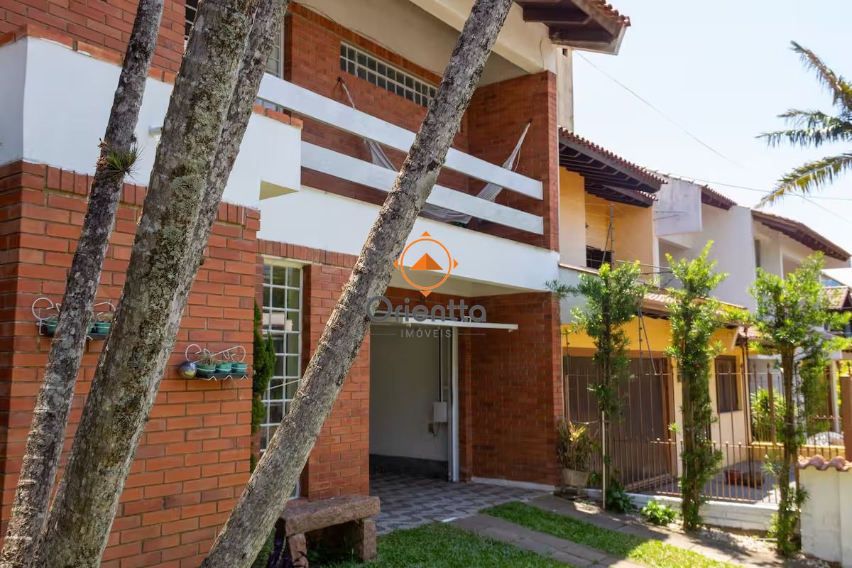 Casa, 5 dormitórios no bairro Costa e Silva em Porto Alegre para Comprar