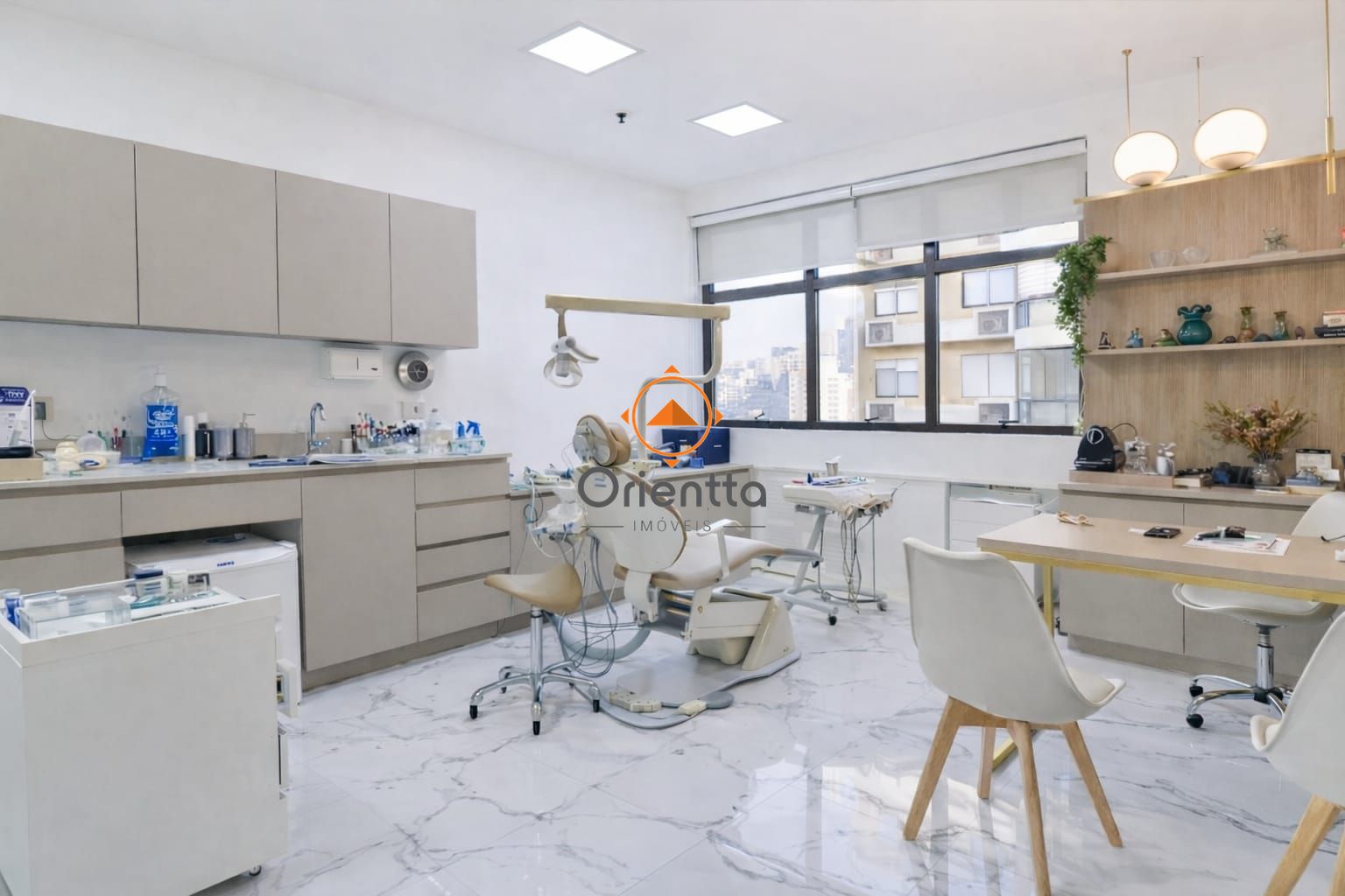 Sala Comercial com 62m², 2 dormitórios no bairro Moinhos de Vento em Porto Alegre para Comprar