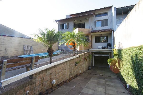 Casa, 3 dormitórios no bairro Nonoai em Porto Alegre para Comprar