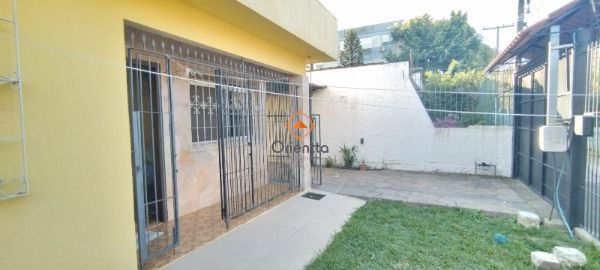 Casa, 2 dormitórios no bairro Vila Nova em Porto Alegre para Comprar