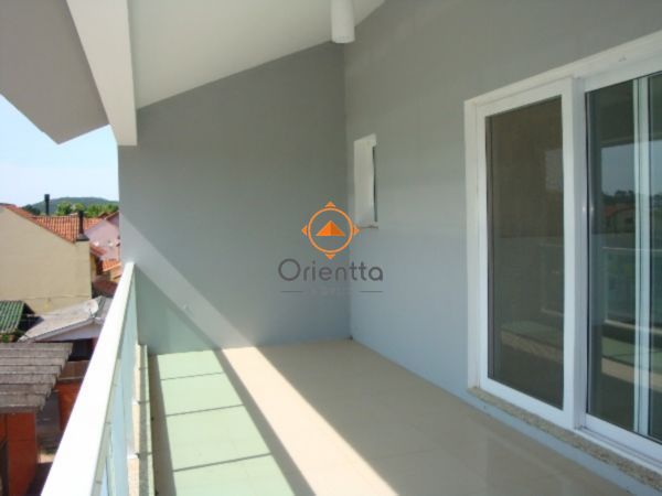 Casa, 3 dormitórios no bairro Guarujá em Porto Alegre para Comprar