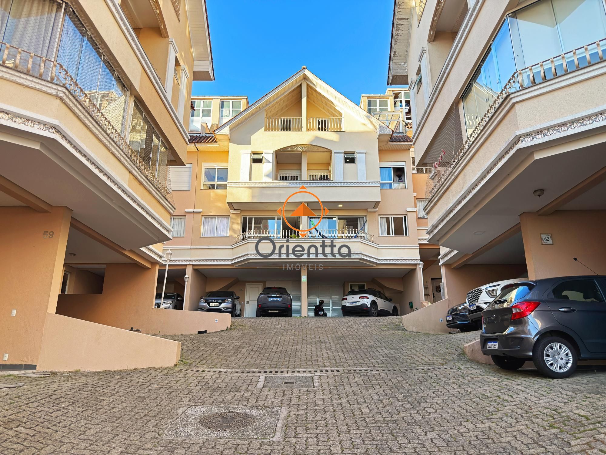 Casa de Condomínio, 3 dormitórios no bairro Pedra Redonda em Porto Alegre para Comprar