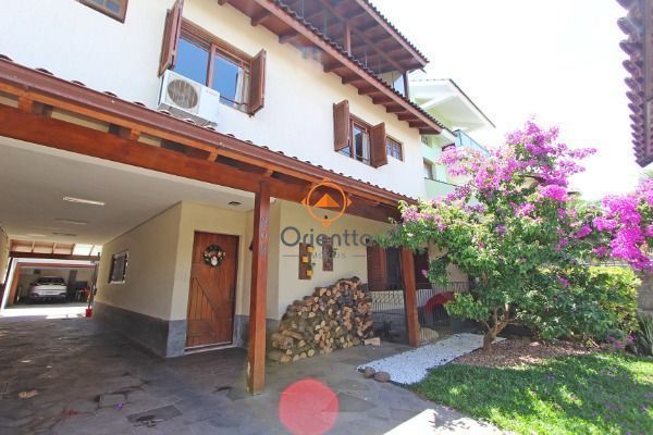 Casa, 3 dormitórios no bairro Espírito Santo em Porto Alegre para Comprar