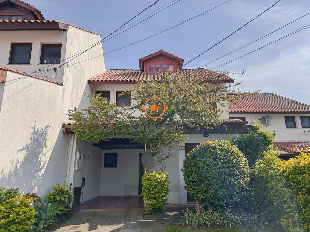 Casa de Condomínio, 3 dormitórios no bairro Cavalhada em Porto Alegre para Comprar