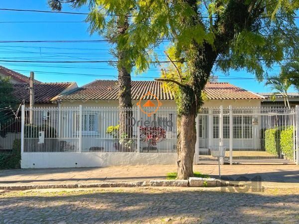 Casa, 4 dormitórios no bairro Nonoai em Porto Alegre para Comprar