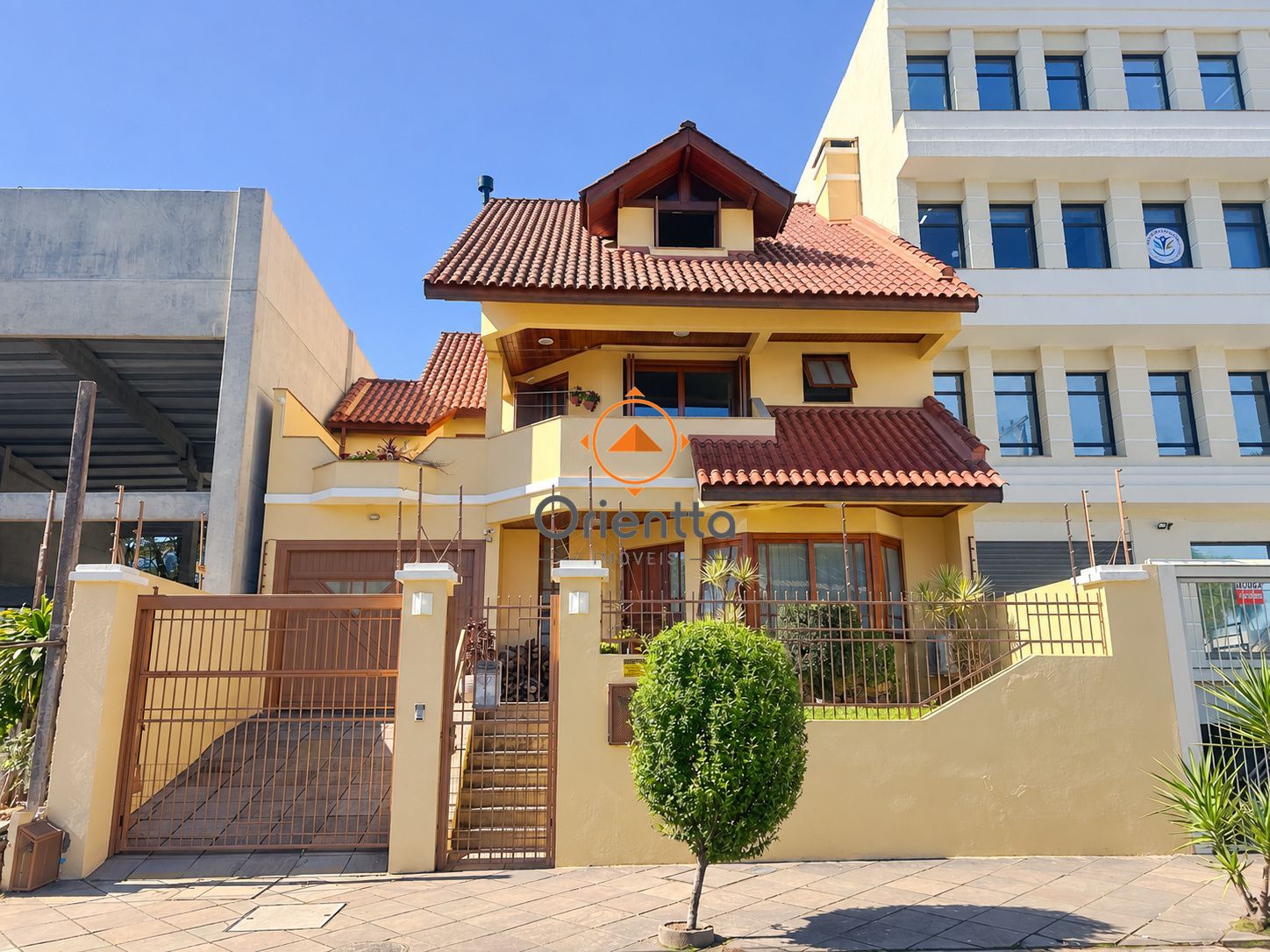 Casa, 4 dormitórios no bairro Tristeza em Porto Alegre para Comprar