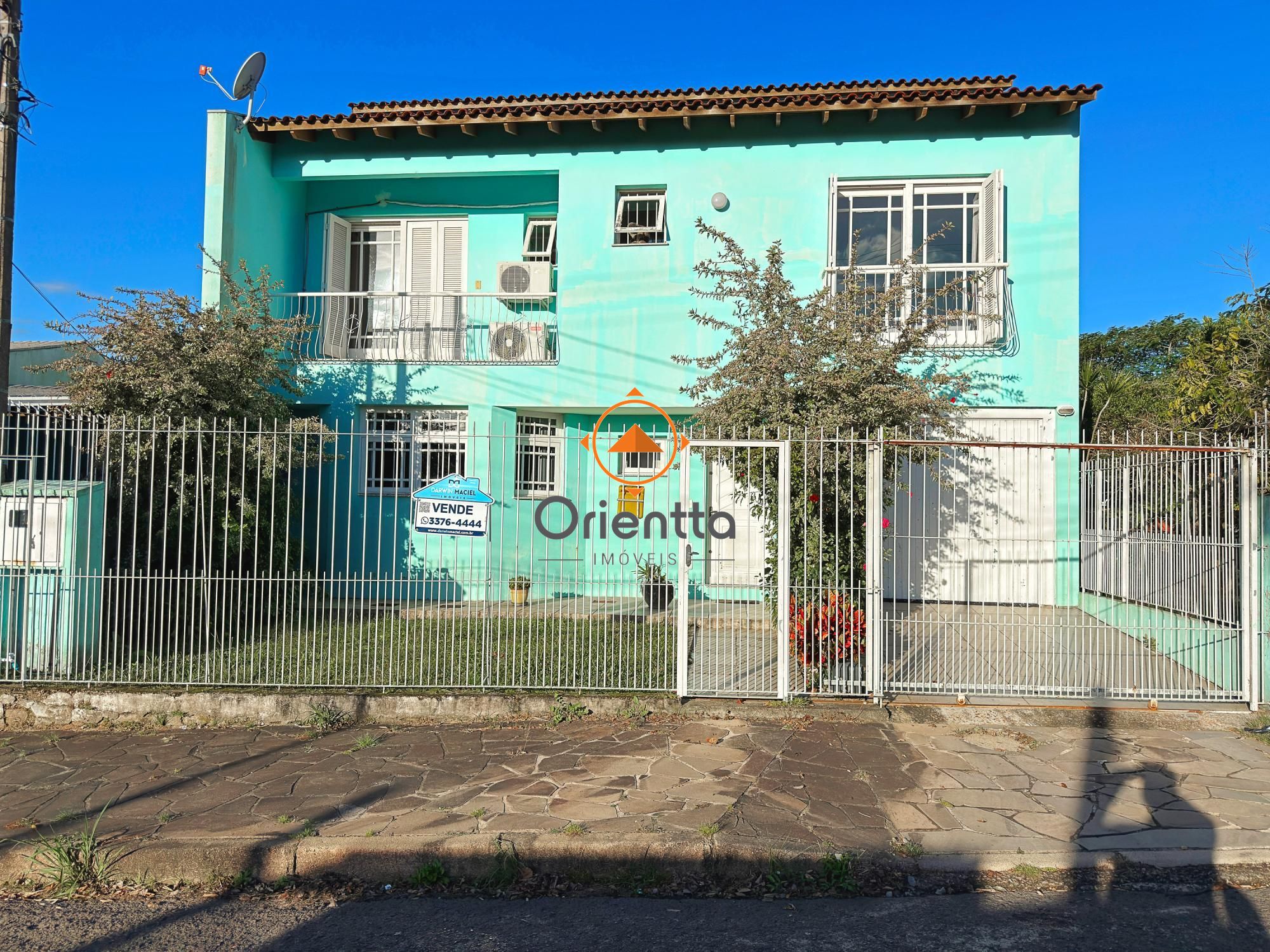 Casa com 356m², 4 dormitórios no bairro Vila Nova em Porto Alegre para Comprar