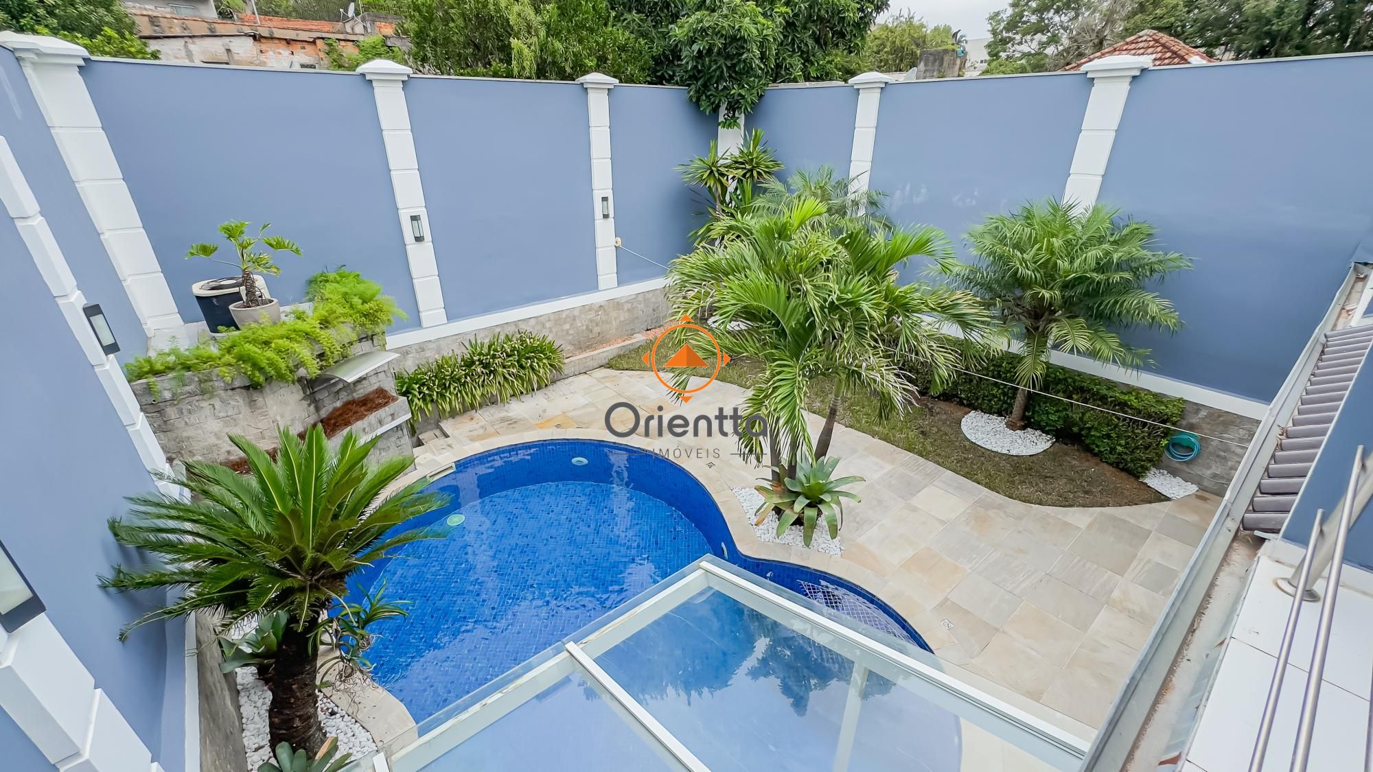 Casa com 455m², 4 dormitórios no bairro Chácara das Pedras em Porto Alegre para Comprar