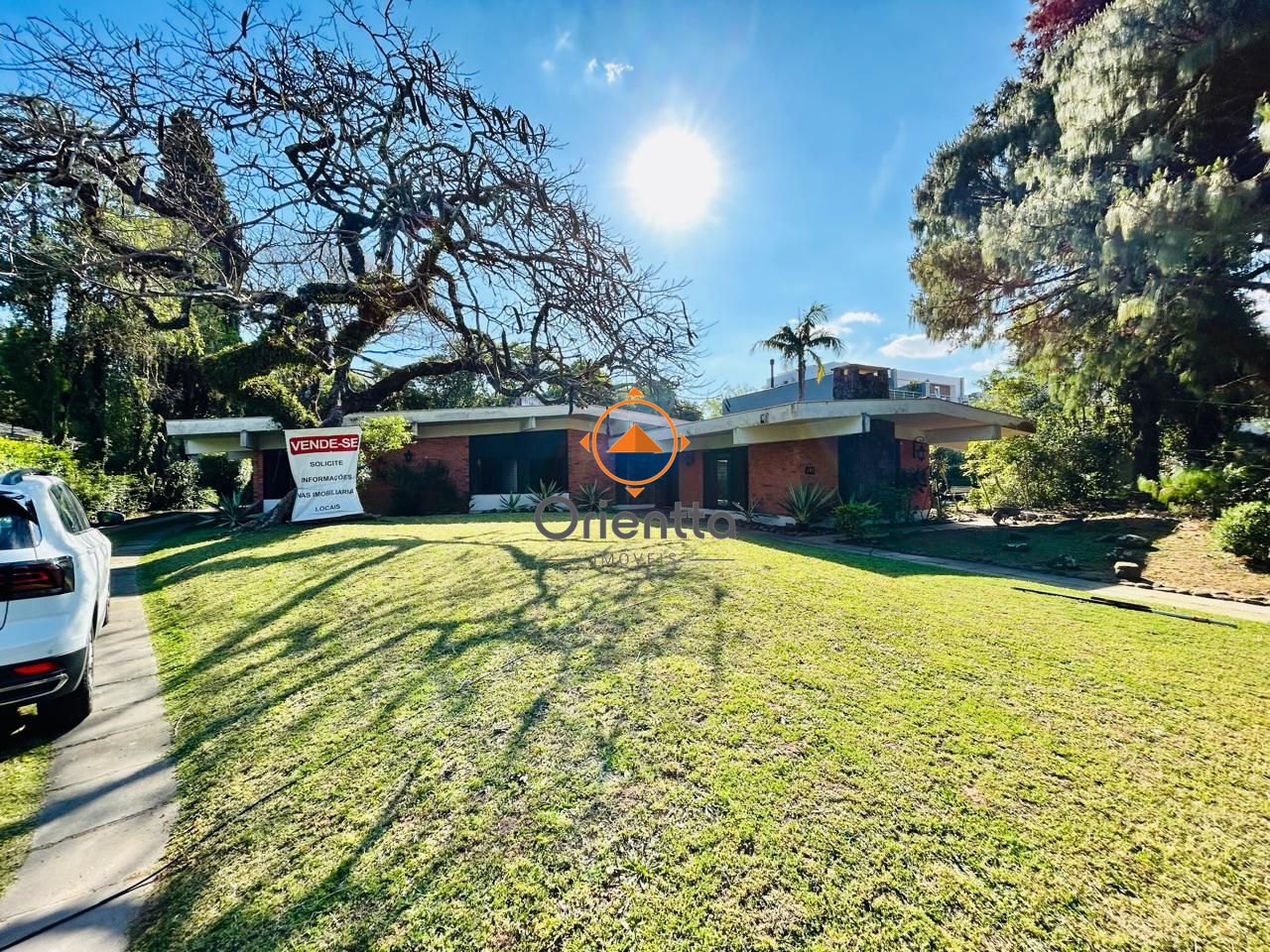 Casa com 470m², 4 dormitórios no bairro Vila Assunção em Porto Alegre para Comprar