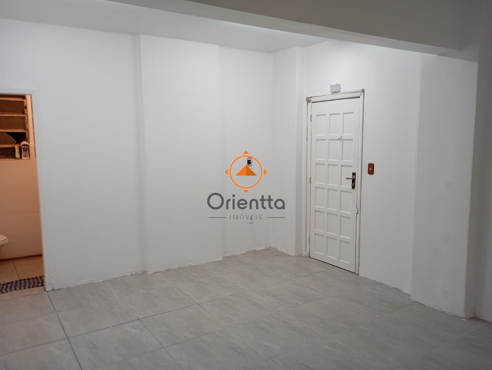 Sala Comercial, 1 dormitório no bairro Centro Histórico em Porto Alegre para Comprar