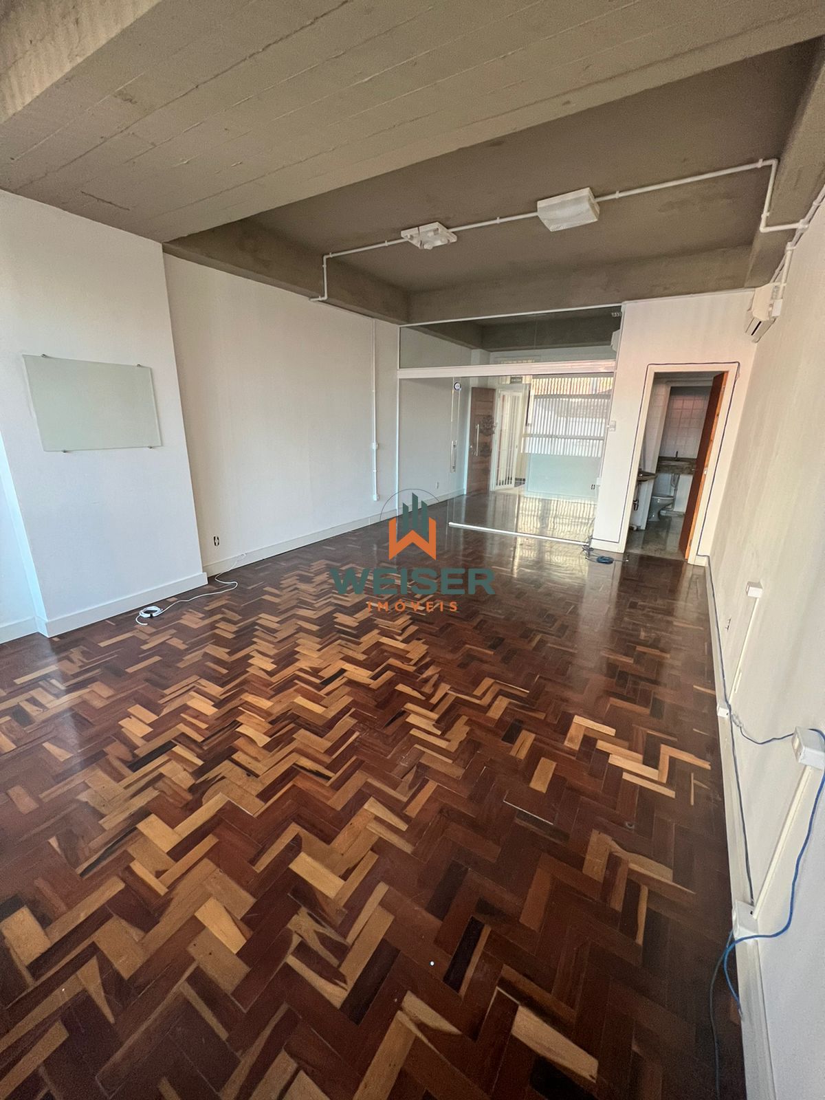 Sala comercial para alugar  no Centro - Pelotas, RS. Imveis