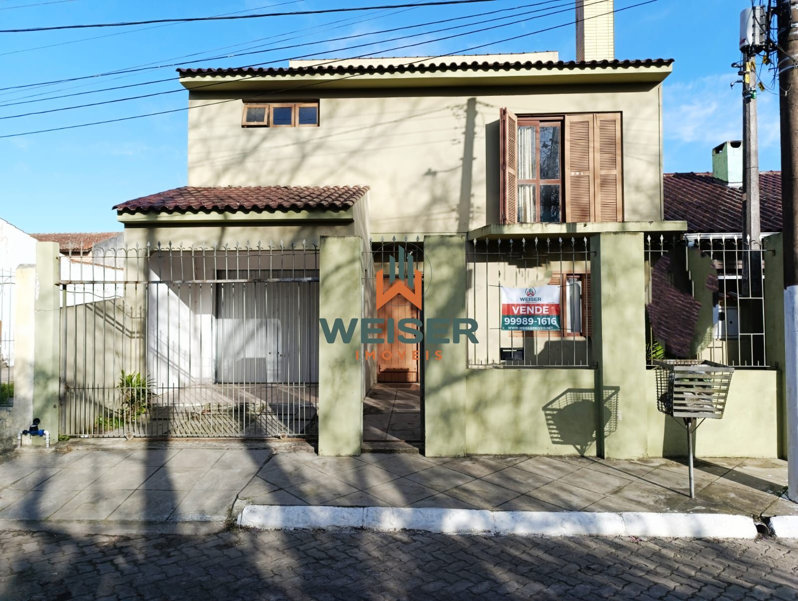 Sobrado à venda com 3 quartos, 241m² - Foto 1