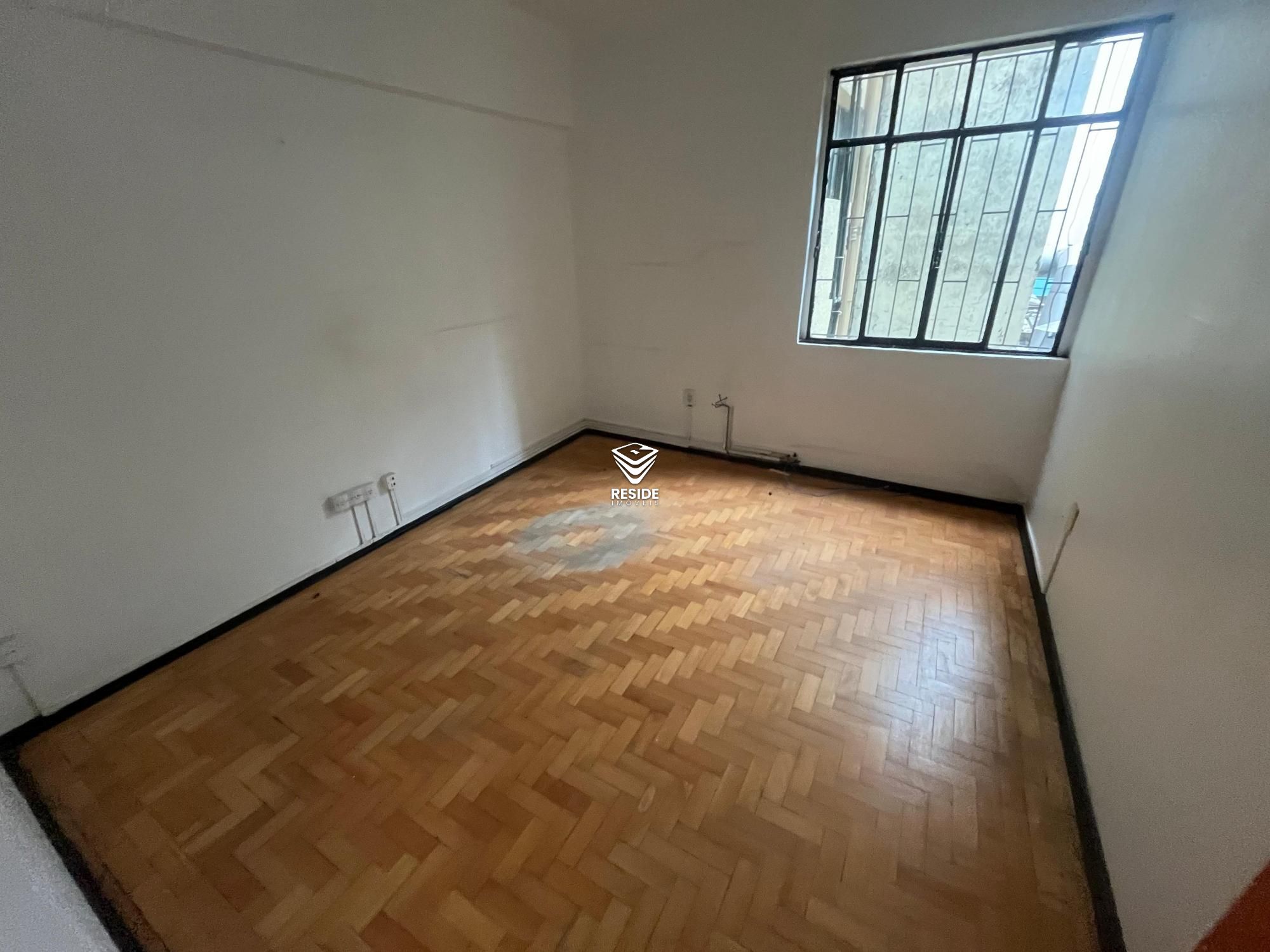 Sala comercial para alugar  no Centro - Santa Maria, RS. Imóveis