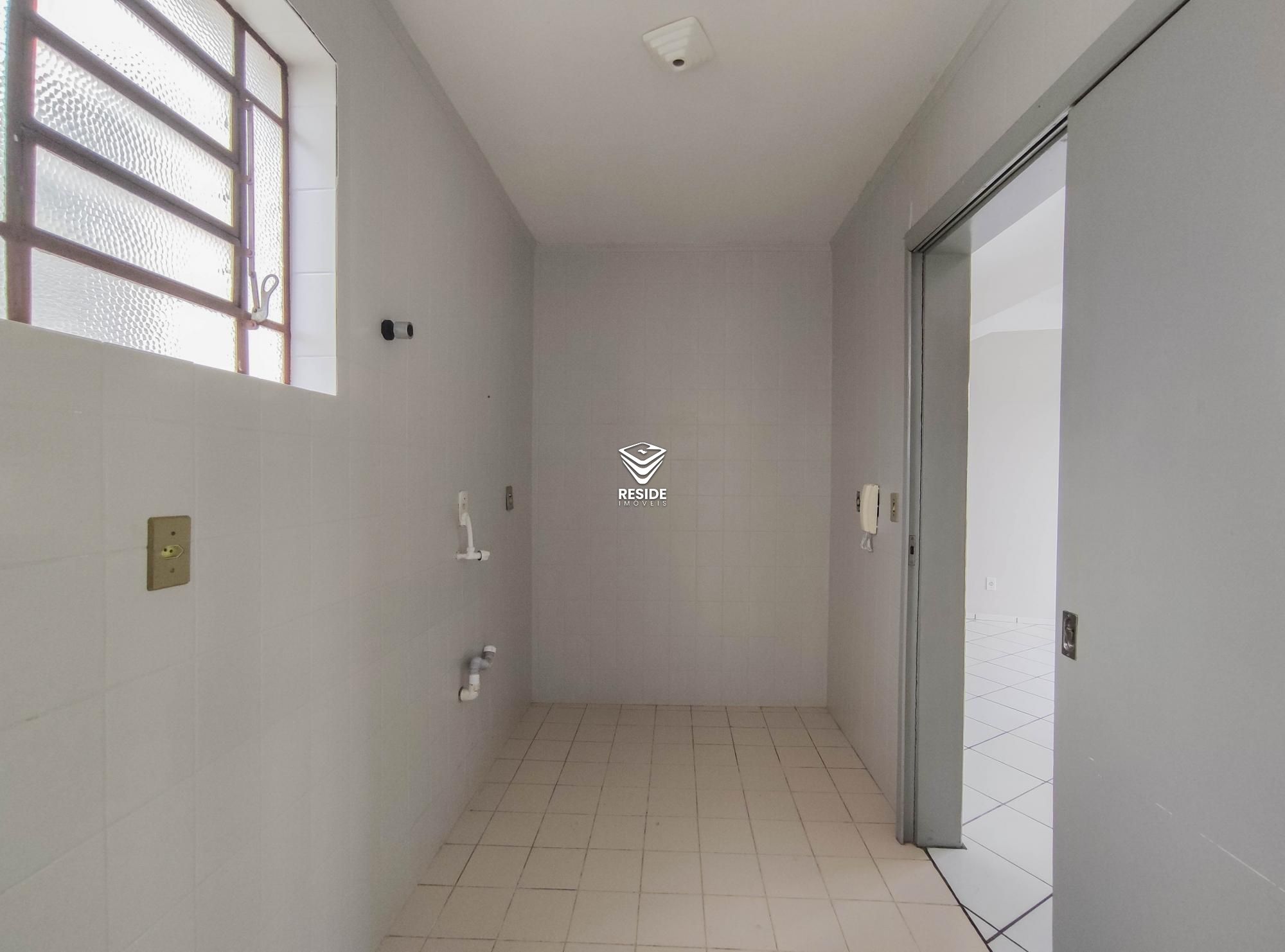 Apartamento com 2 Dormitórios à venda, 93 m² por R$ 275.000,00 Apartamento com 2 Dormitórios à venda, 93 m² por R$ 275.000,00