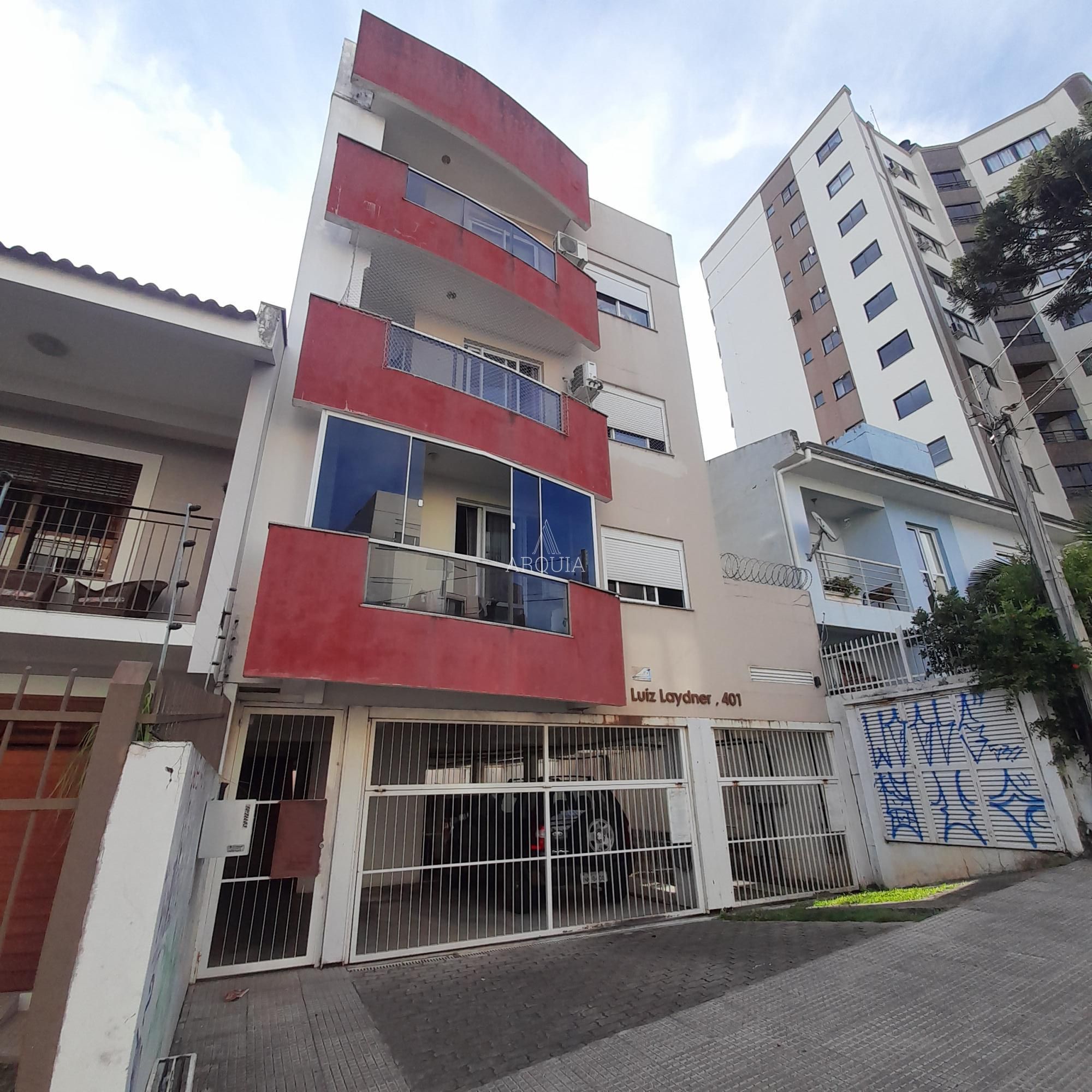 Apartamento 01 dorm de frente com sacada e box garagem, ótima localização