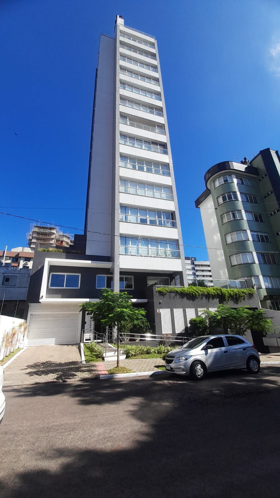 Apartamento com 3 suítes em Santa Maria