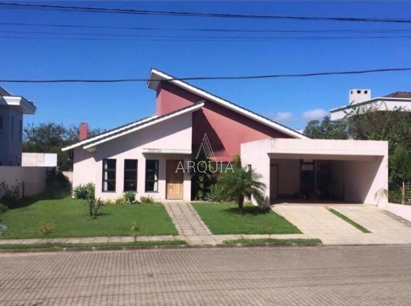 Casa em Condomínio fechado, 3 dormitórios, com suíte, completa, 2 garagens