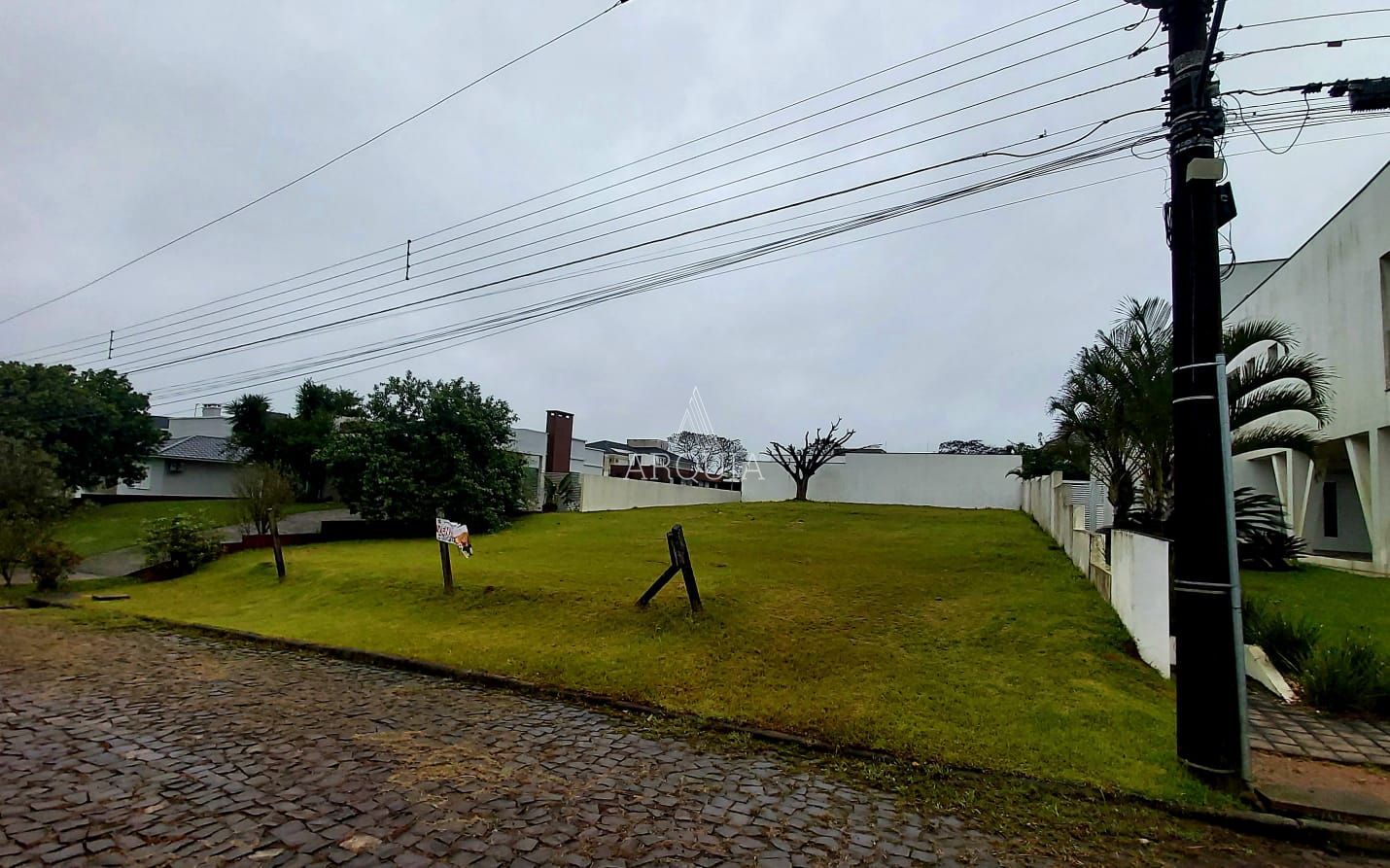 Amplo terreno pronto para construir no Morada do Lago