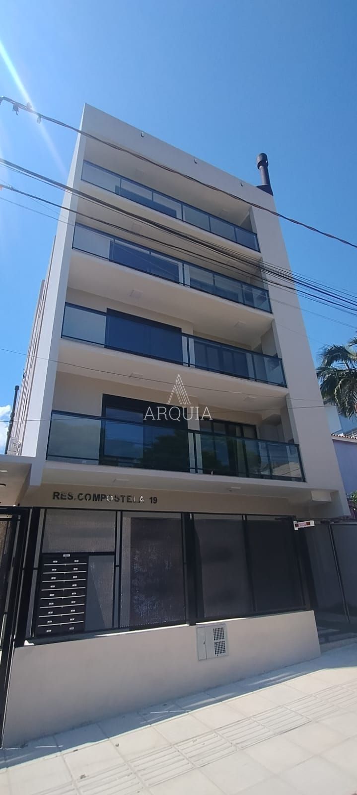 Cobertura 3 dorm, 1 suíte, churrasqueira, 1 vaga para 2 carros