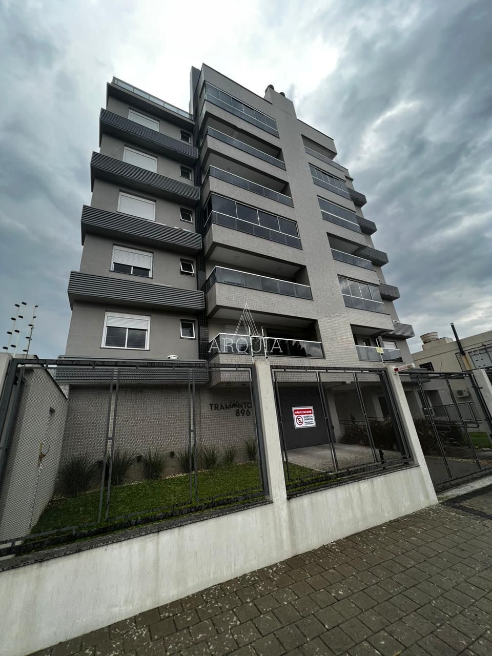 Excelente apartamento de 2 dorm, churrasqueira, sacada e 2 box garagem!!