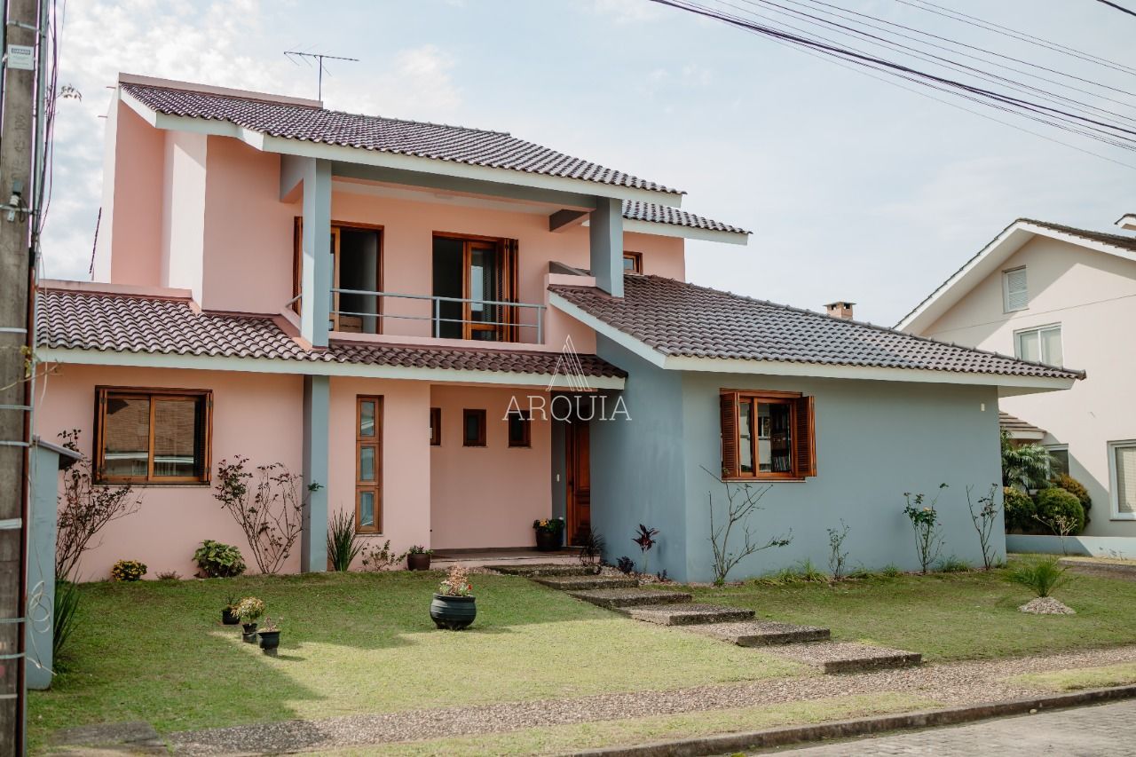 Belíssima Casa com 3 dormitórios, sendo 2 suítes, Sacada, Espaço Gourmet, 2 vag