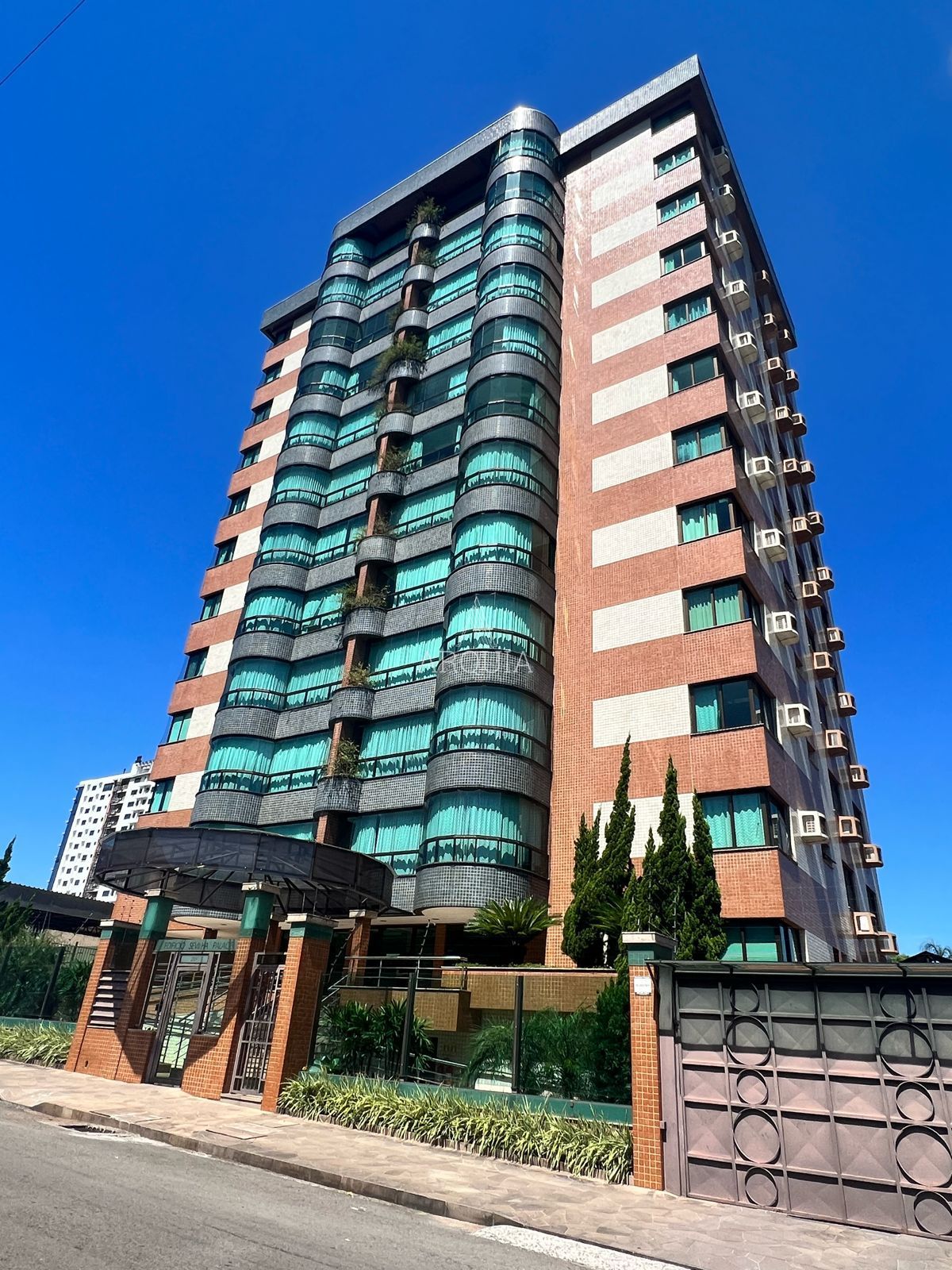 Apto Alto Padrão, 3 dorm, 1 suíte, churrasqueira, 2 box garagem