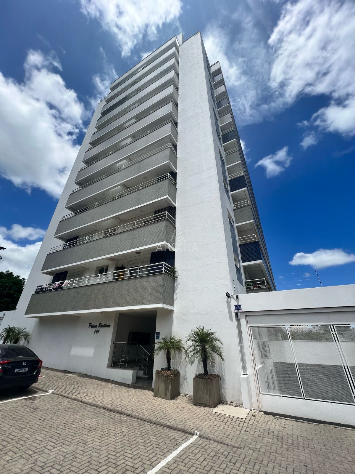 Apto amplo de 3 dorm com suíte e 2 box de garagens duplos!!
