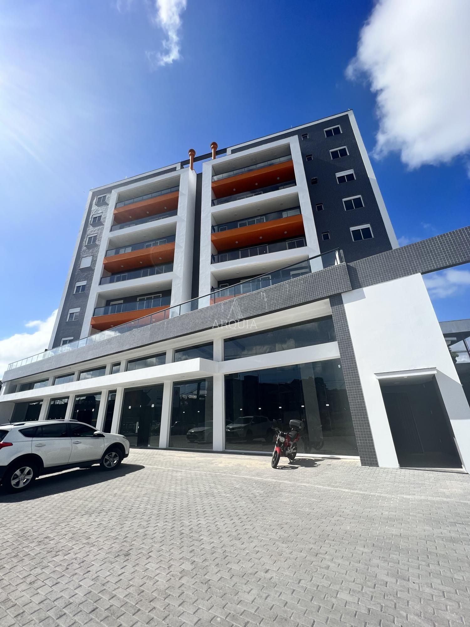 SAN CARLOS Apto 3 dorm com suíte, ampla sacada com churrasqueira e garagem em CA