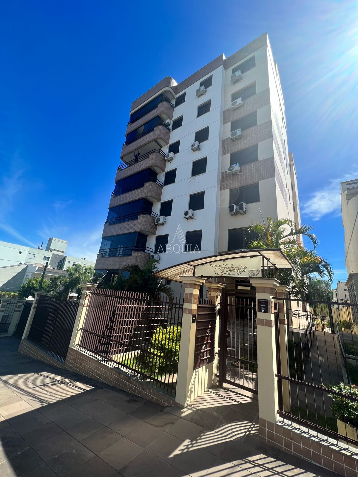 Apto Alto Padrão 3 dorm, 1 suíte, churrasqueira e 2 vagas garagem