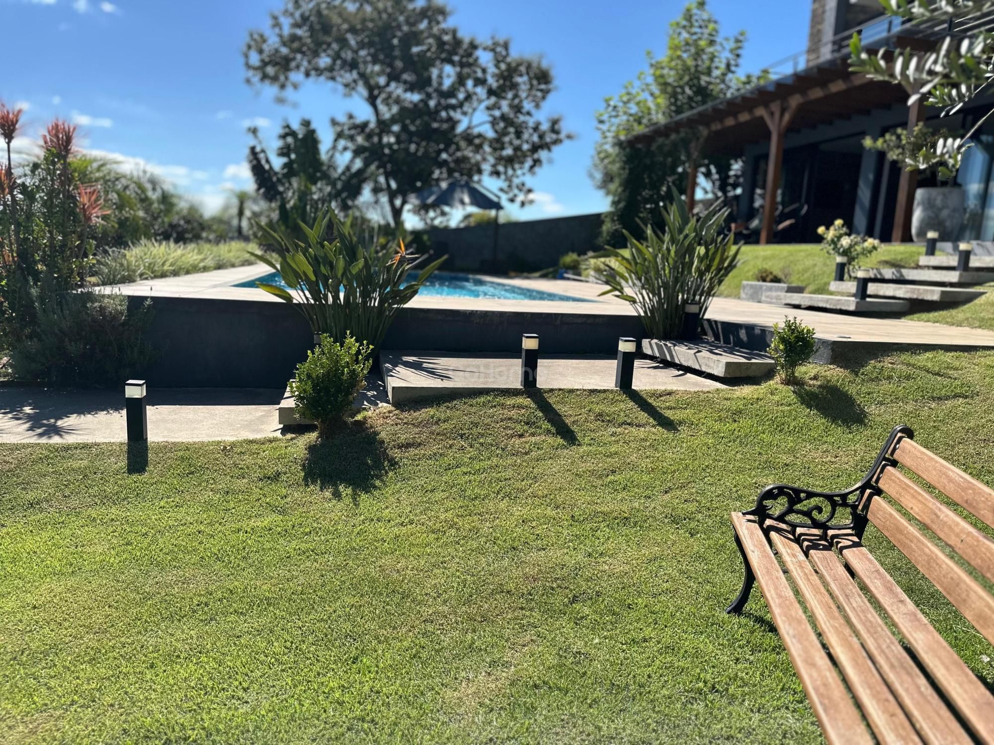 Casa Mobiliada em Condomínio Fechado