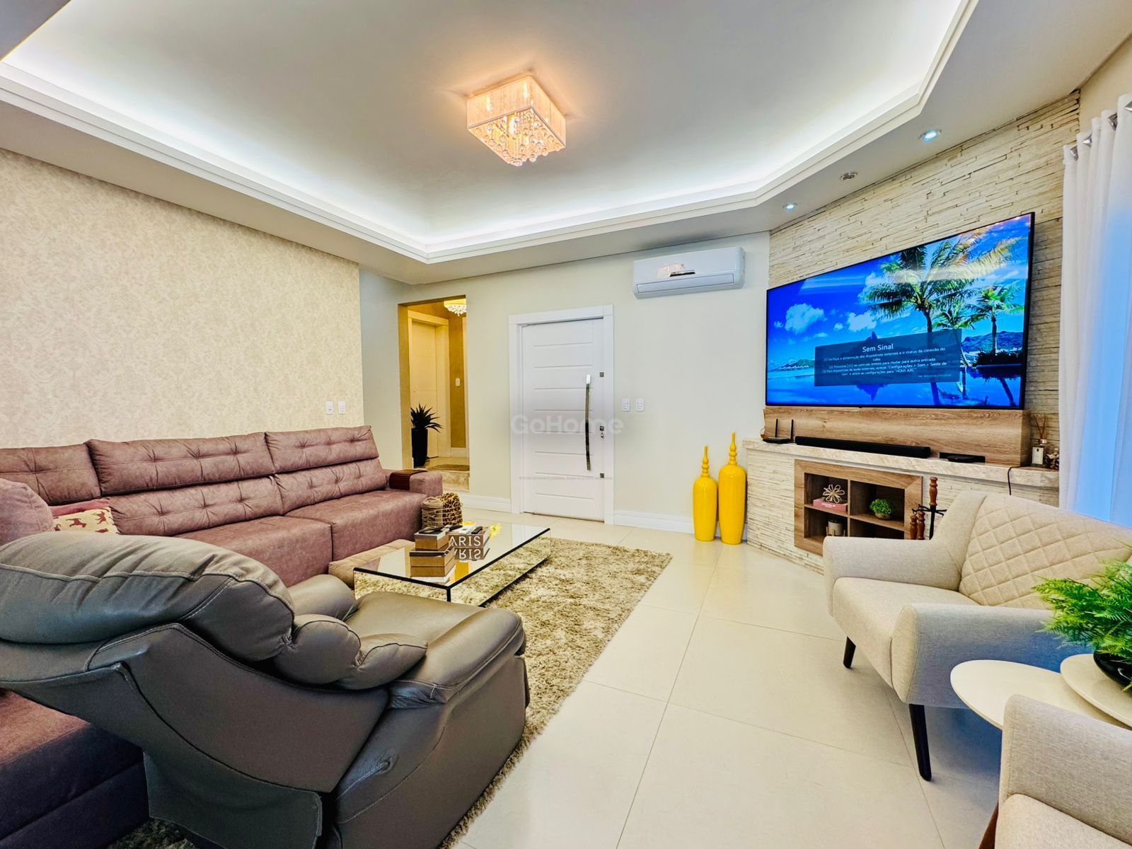 Casa em Condomínio Fechado Semimobiliada