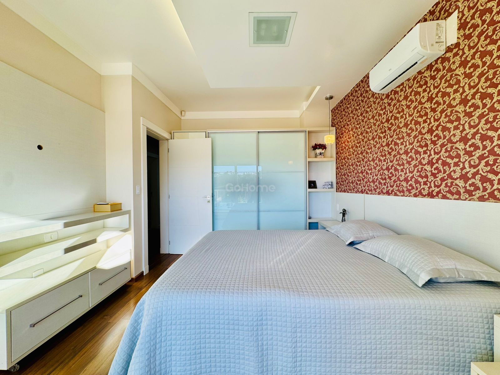 Casa em Condomínio Fechado Semimobiliada