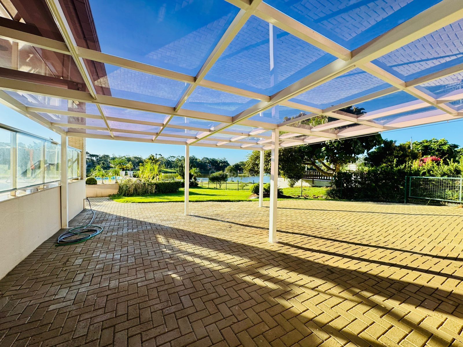 Casa em Condomínio Fechado Semimobiliada