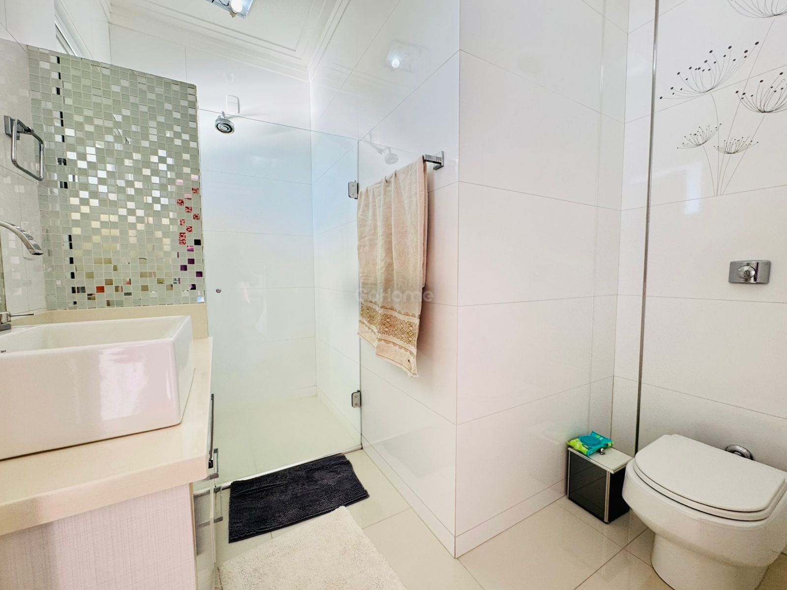 Casa em Condomínio Fechado Semimobiliada