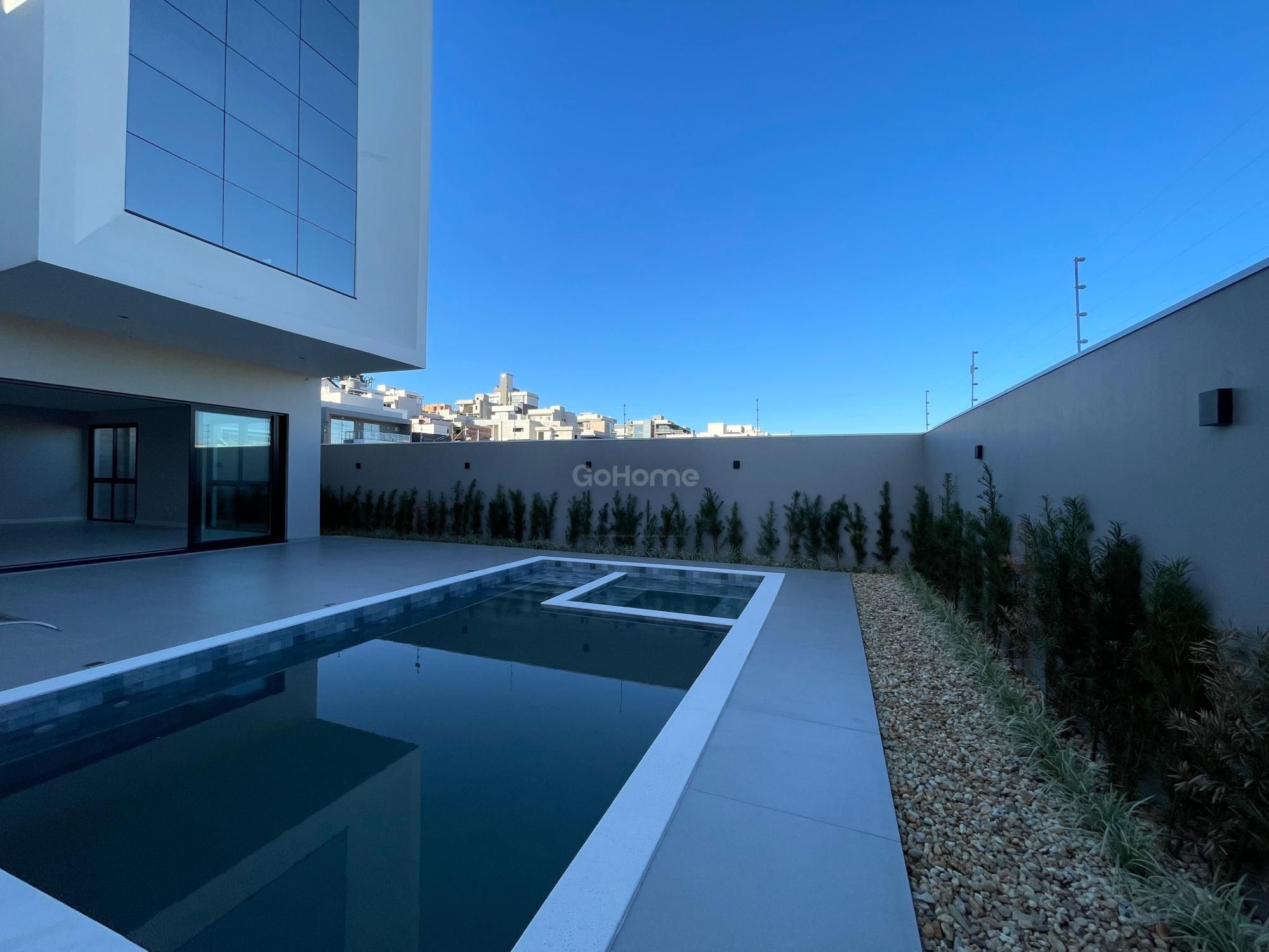 3656 – Casa de Luxo no Jardim Europa: Conforto, Lazer e Segurança