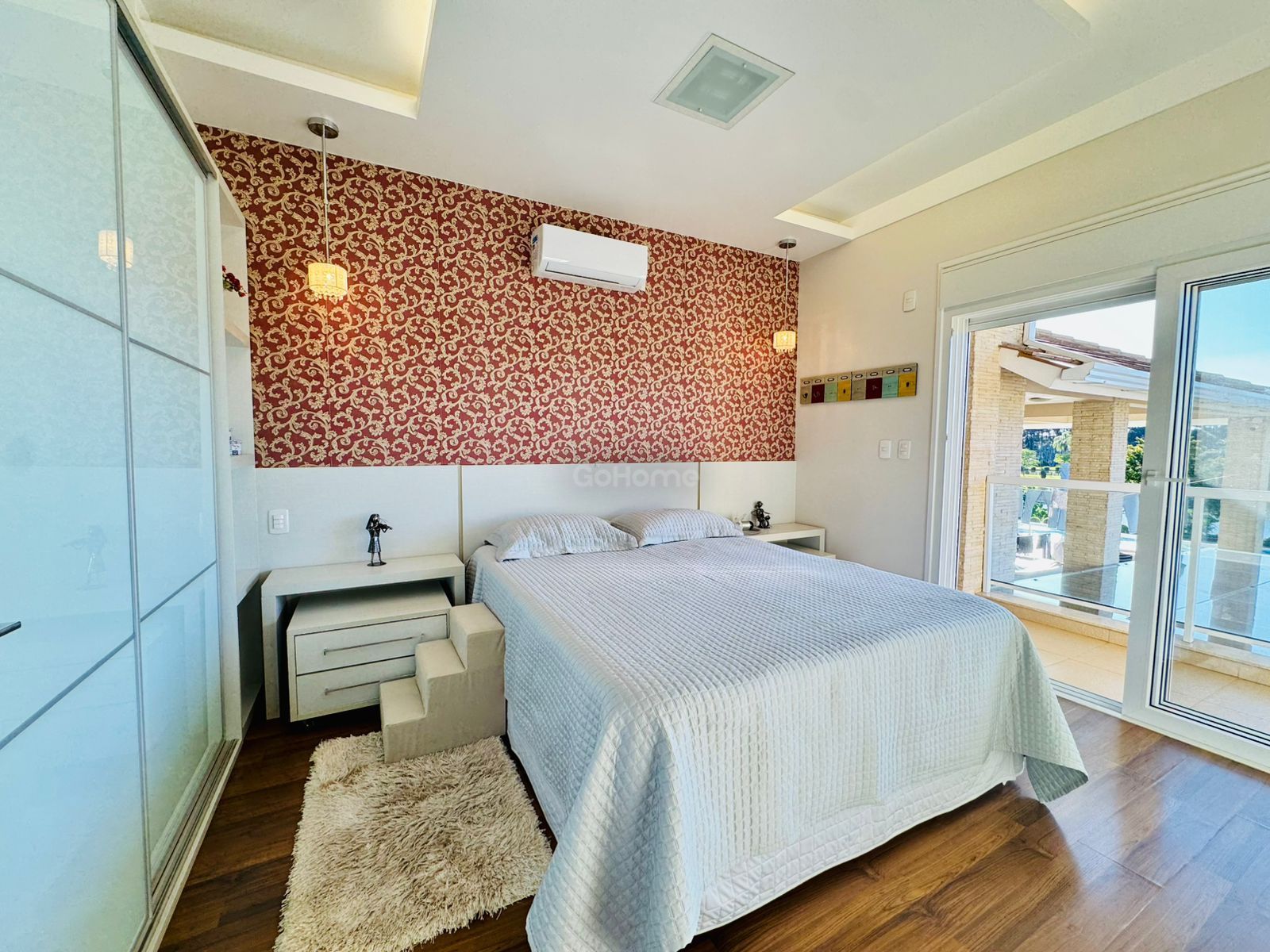 Casa em Condomínio Fechado Semimobiliada